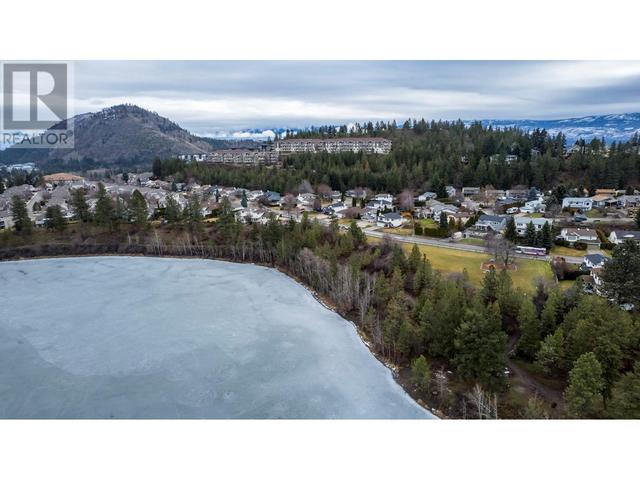 2273 Shannon Ridge Dr, House detached with 4 bedrooms, 3 bathrooms and 2 parking in West Kelowna BC | Image 5