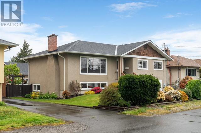 1870 Kings Rd, House detached with 4 bedrooms, 3 bathrooms and 4 parking in Saanich BC | Image 3
