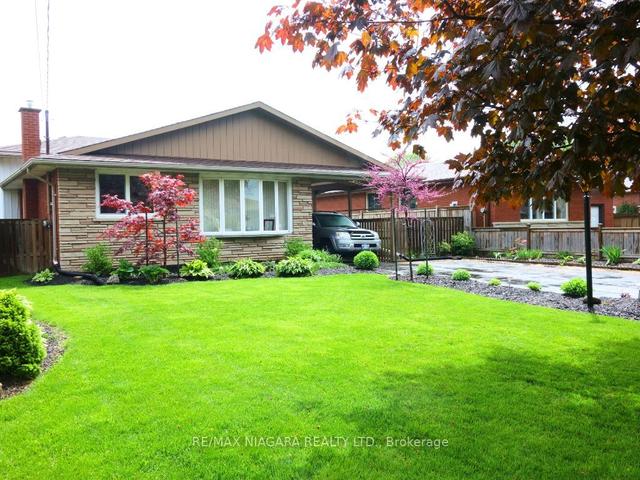 66 Prince Charles Dr, House detached with 3 bedrooms, 2 bathrooms and 5 parking in St. Catharines ON | Image 1