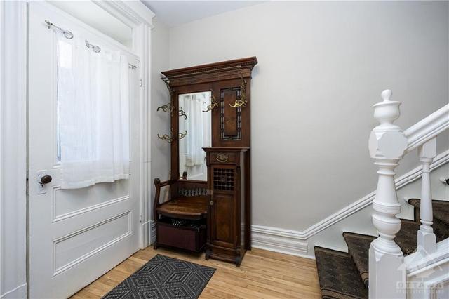 181 Percy St, Townhouse with 3 bedrooms, 2 bathrooms and 2 parking in Ottawa ON | Image 4