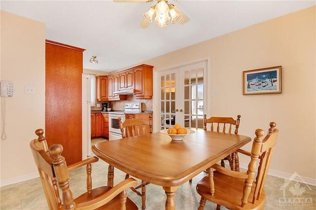 287 Montfort Street, House detached with 3 bedrooms, 2 bathrooms and 2 parking in Ottawa ON | Image 14