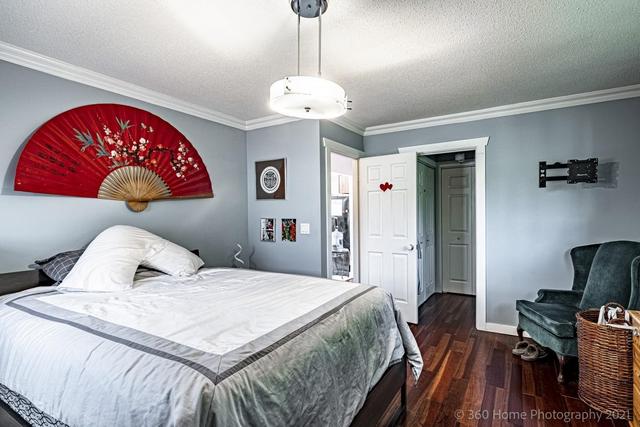 1071 Stevens St, House detached with 3 bedrooms, 3 bathrooms and 5 parking in White Rock BC | Image 18