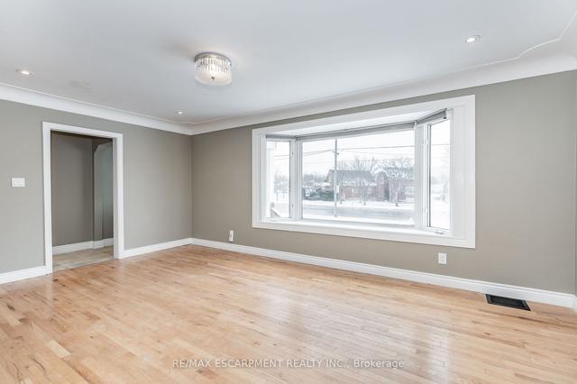 (upper) - 317 King St E, House detached with 2 bedrooms, 1 bathrooms and 2 parking in Hamilton ON | Image 7