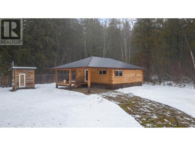 3711 Lefreniere Road, House detached with 1 bedrooms, 1 bathrooms and null parking in Columbia Shuswap E BC | Image 3