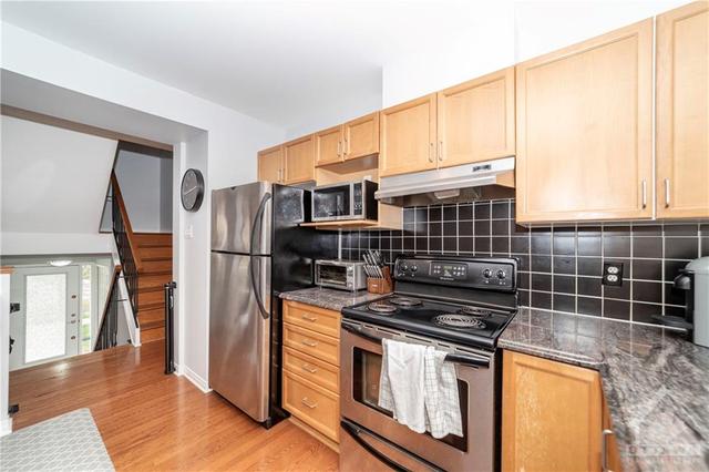 224 Monterey Dr, Townhouse with 3 bedrooms, 2 bathrooms and 1 parking in Ottawa ON | Image 12