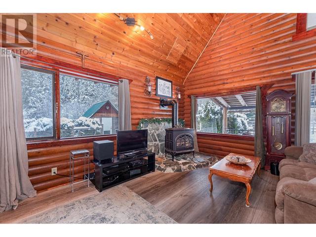 2370 Trans Canada Highway, House detached with 2 bedrooms, 1 bathrooms and 20 parking in Columbia Shuswap E BC | Image 18