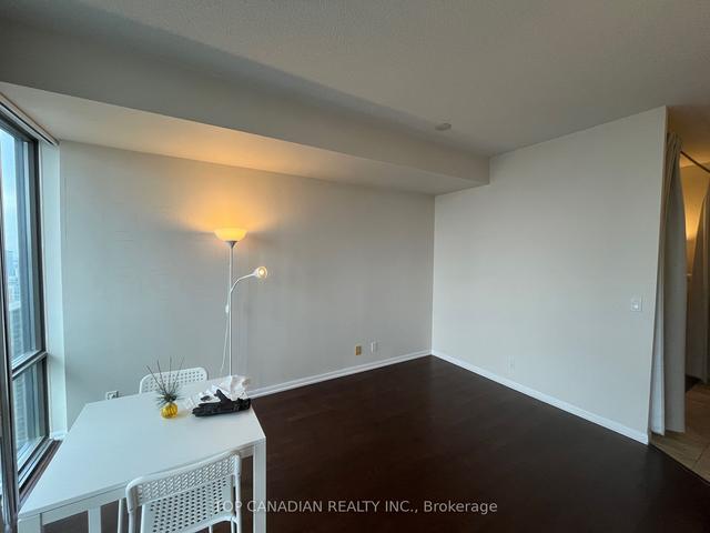 4406 - 832 Bay St, Condo with 1 bedrooms, 1 bathrooms and 0 parking in Toronto ON | Image 1