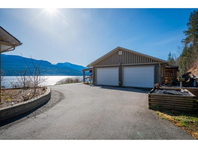 3558 Sprague St, House detached with 3 bedrooms, 4 bathrooms and null parking in Central Kootenay D BC | Image 26