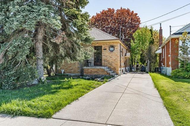 397 East 28th St, House detached with 5 bedrooms, 2 bathrooms and 4 parking in Hamilton ON | Image 1