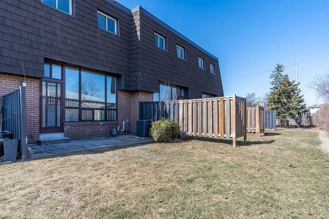 5 Darras Ct, Townhouse with 4 bedrooms, 2 bathrooms and 2 parking in Brampton ON | Image 25