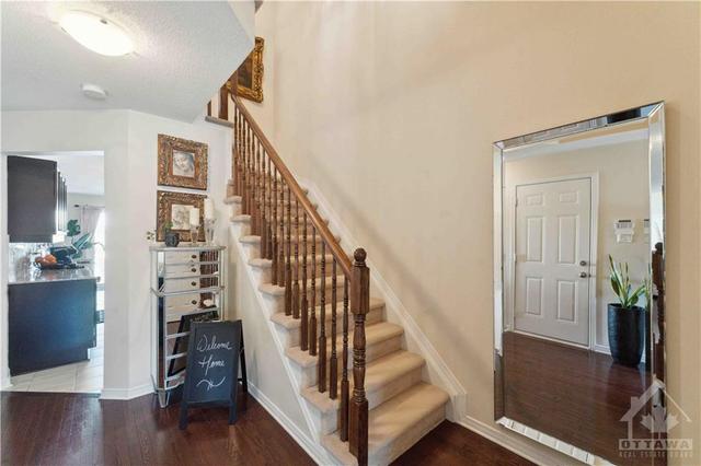 224 Macoun Cir, Townhouse with 3 bedrooms, 3 bathrooms and 3 parking in Ottawa ON | Image 8