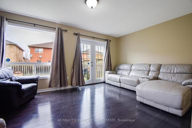 26 Baha Cres, House semidetached with 3 bedrooms, 2 bathrooms and 3 parking in Brampton ON | Image 3