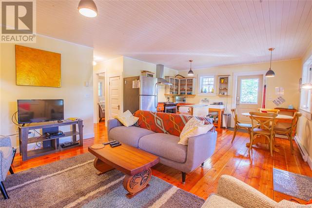 225 Boardwalk Blvd, House detached with 2 bedrooms, 1 bathrooms and 2 parking in Ucluelet BC | Image 17