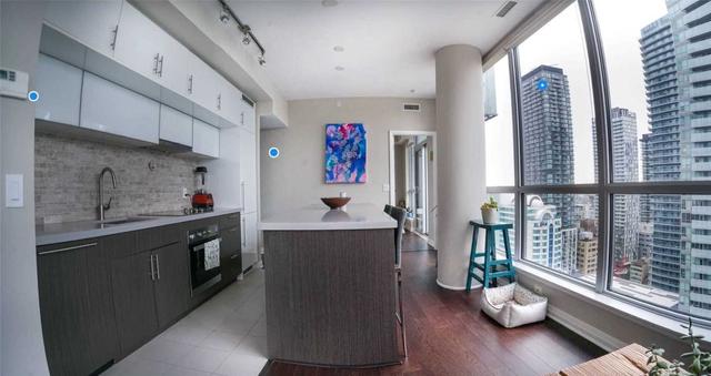 2502 - 8 Mercer St, Condo with 2 bedrooms, 2 bathrooms and 1 parking in Toronto ON | Image 4
