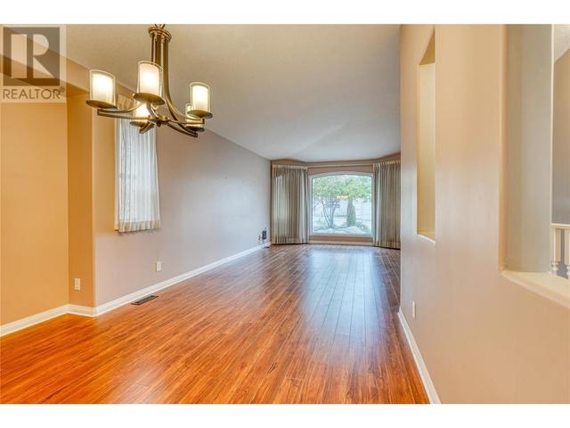 159 - 1634 Carmi Ave, House attached with 3 bedrooms, 3 bathrooms and 2 parking in Penticton BC | Image 5