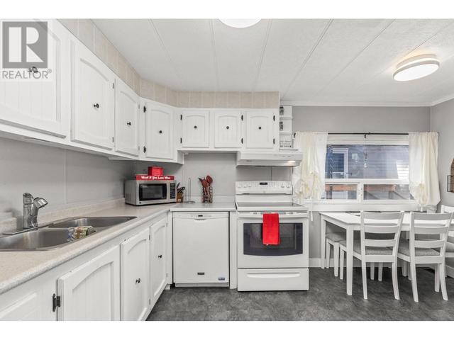 23 - 5371 Princeton Ave, House other with 2 bedrooms, 1 bathrooms and 2 parking in Peachland BC | Image 5