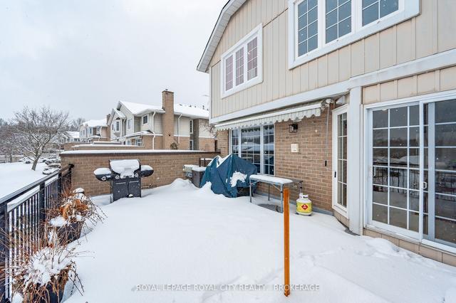 1 - 114 Woodlawn Rd E, Townhouse with 2 bedrooms, 3 bathrooms and 2 parking in Guelph ON | Image 2