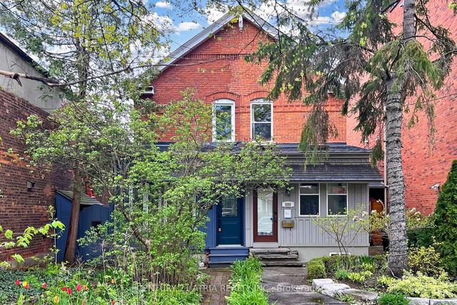 498 Manning Ave, House semidetached with 2 bedrooms, 2 bathrooms and 2 parking in Toronto ON | Image 1