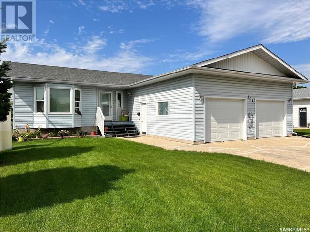 905 21st St, House detached with 4 bedrooms, 2 bathrooms and null parking in Humboldt SK | Image 1