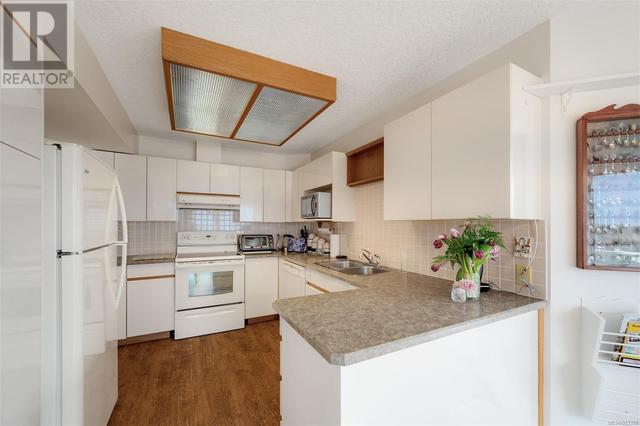 404 - 6880 Wallace Dr, House attached with 3 bedrooms, 3 bathrooms and 2 parking in Central Saanich BC | Image 21