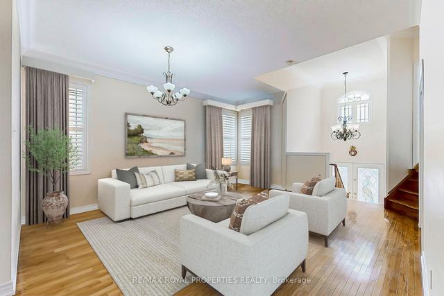 15 Wingarden Crt, House detached with 2 bedrooms, 3 bathrooms and 6 parking in Whitchurch Stouffville ON | Image 8