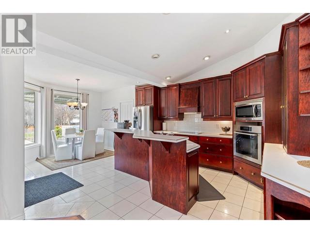 3050 Holland Rd, House detached with 4 bedrooms, 3 bathrooms and 9 parking in Kelowna BC | Image 9
