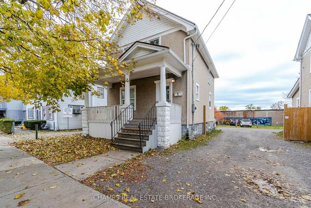 102 Queenston St, House detached with 5 bedrooms, 2 bathrooms and 4 parking in St. Catharines ON | Image 1