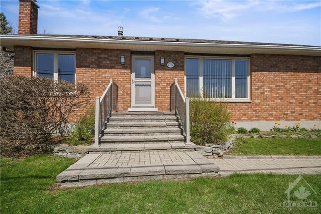 1781 Queensdale Avenue, House detached with 3 bedrooms, 2 bathrooms and 8 parking in Ottawa ON | Image 1