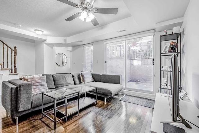 129 - 25 Turntable Cres, Townhouse with 2 bedrooms, 2 bathrooms and 1 parking in Toronto ON | Image 2
