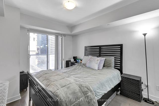 506 - 58 Orchard View Blvd, Condo with 1 bedrooms, 1 bathrooms and 0 parking in Toronto ON | Image 3