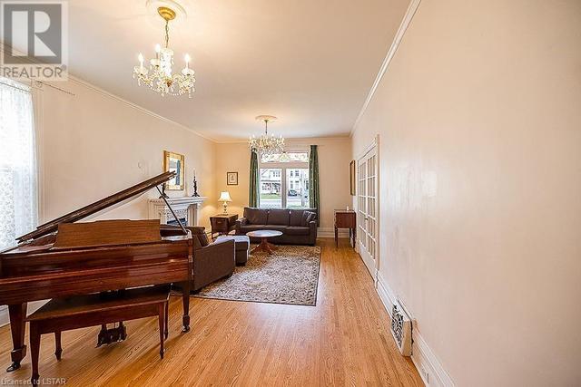 476 Colborne St, House detached with 4 bedrooms, 2 bathrooms and 3 parking in London ON | Image 8