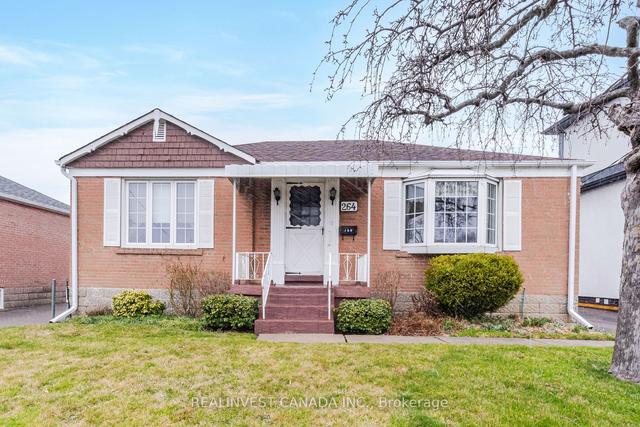264 Epsom Downs Dr, House detached with 2 bedrooms, 2 bathrooms and 4 parking in Toronto ON | Image 1