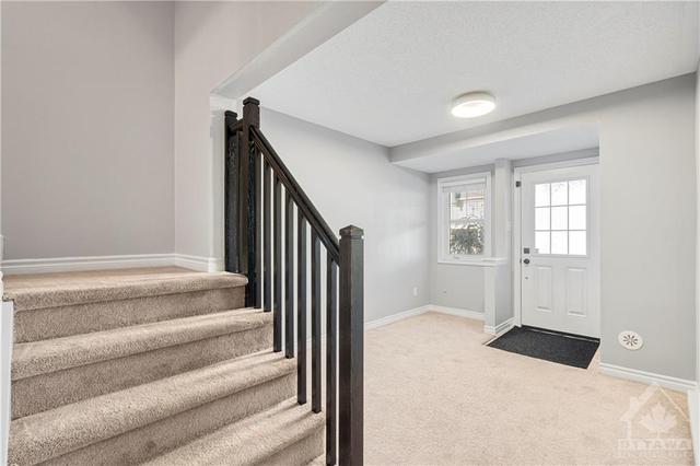2615 Baynes Sound Way, Townhouse with 3 bedrooms, 2 bathrooms and 3 parking in Ottawa ON | Image 4