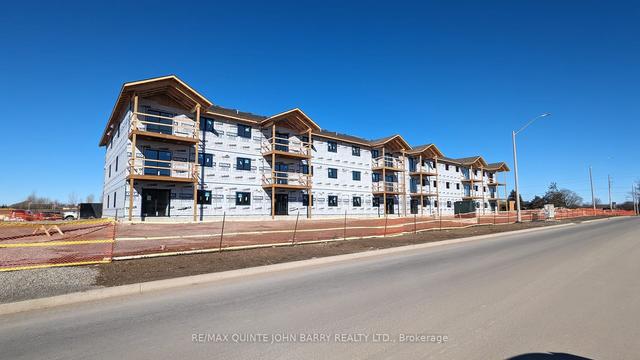 104-20 Hillside Meadow Dr, Condo with 2 bedrooms, 1 bathrooms and 1 parking in Quinte West ON | Image 1