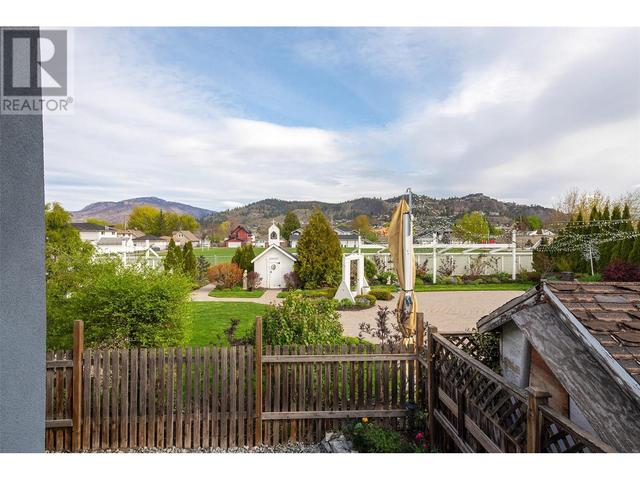 930 - 932 Lawson Ave, House detached with 6 bedrooms, 4 bathrooms and 5 parking in Kelowna BC | Image 27