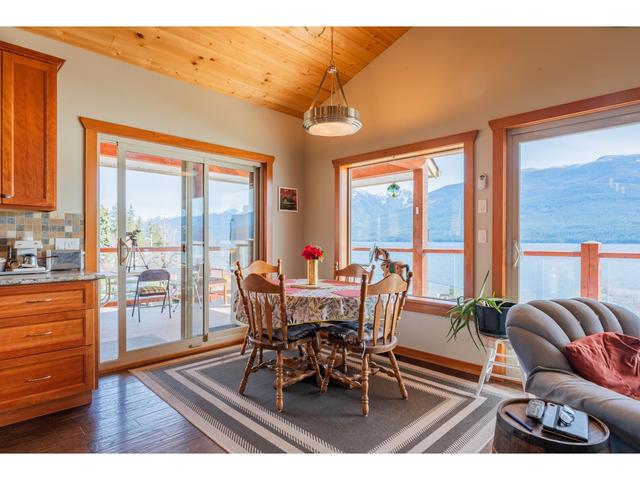 3558 Sprague St, House detached with 3 bedrooms, 4 bathrooms and null parking in Central Kootenay D BC | Image 73
