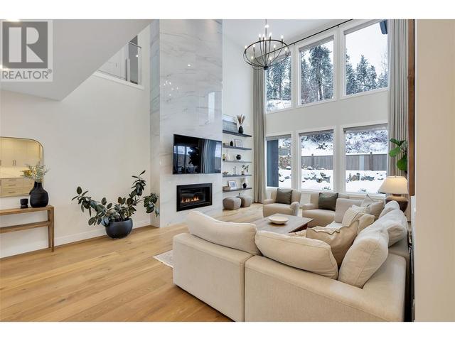 419 Hawk Hill Dr, House detached with 6 bedrooms, 4 bathrooms and 5 parking in Kelowna BC | Image 4