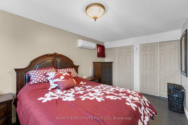 38 Huntingwood Cres, House detached with 4 bedrooms, 2 bathrooms and 2 parking in Brampton ON | Image 16