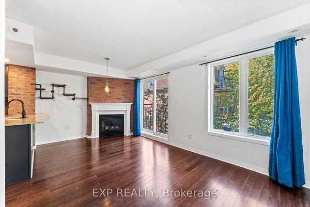 1507 - 26 Laidlaw St, Townhouse with 2 bedrooms, 2 bathrooms and 1 parking in Toronto ON | Image 2