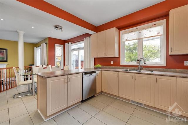 2208 Clendenan Cres, House detached with 4 bedrooms, 4 bathrooms and 4 parking in Ottawa ON | Image 12