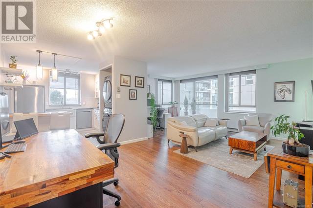 604 - 1034 Johnson St, Condo with 2 bedrooms, 2 bathrooms and 1 parking in Victoria BC | Image 2