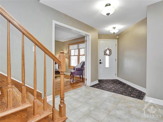 222 Walden Drive, House detached with 4 bedrooms, 4 bathrooms and 6 parking in Ottawa ON | Image 3