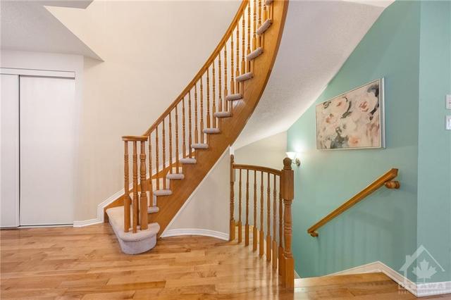 1049 Capreol St, Townhouse with 3 bedrooms, 3 bathrooms and 3 parking in Ottawa ON | Image 16