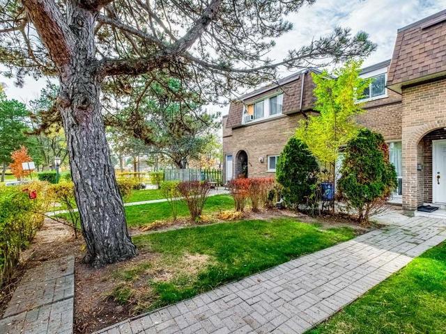 832-28 Tandridge Cres, Townhouse with 3 bedrooms, 2 bathrooms and 1 parking in Toronto ON | Image 23