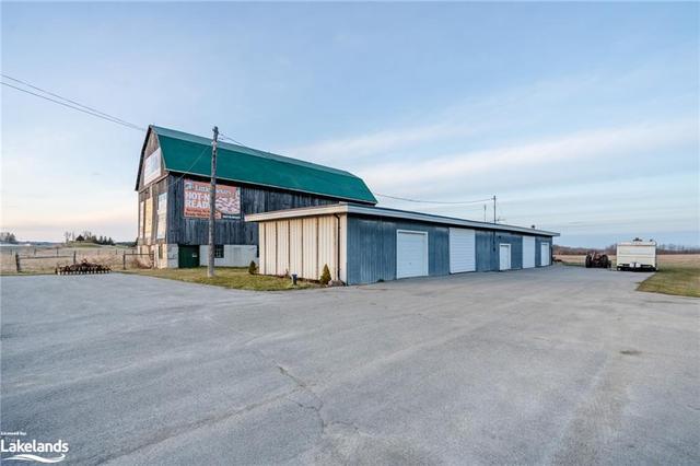 8485 Highway 93, Home with 6 bedrooms, 3 bathrooms and null parking in Tiny ON | Image 31