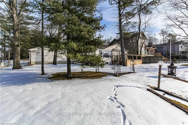 338 Oxbow Park Dr, House detached with 1 bedrooms, 2 bathrooms and 10 parking in Wasaga Beach ON | Image 24