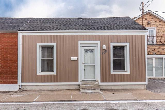 208 Bay St N, House semidetached with 2 bedrooms, 1 bathrooms and 0 parking in Hamilton ON | Image 1