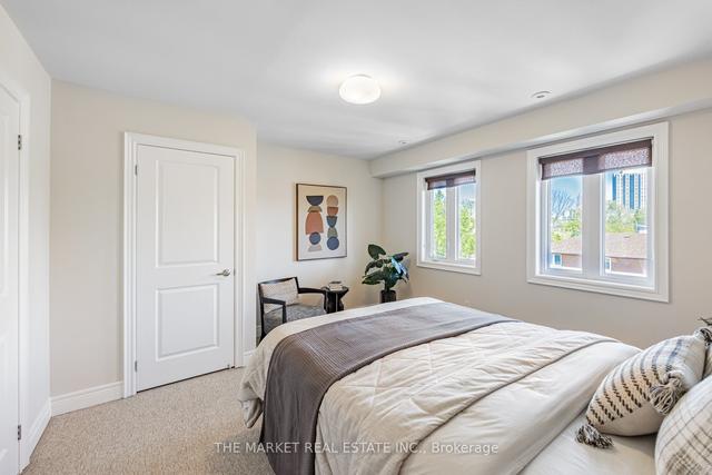26 Lobo Mews, House attached with 3 bedrooms, 2 bathrooms and 1 parking in Toronto ON | Image 8