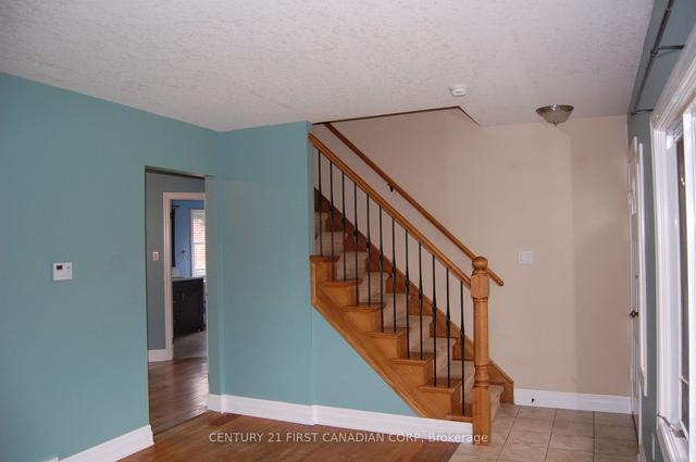 1874 Churchill Ave, House detached with 2 bedrooms, 2 bathrooms and 3 parking in London ON | Image 2