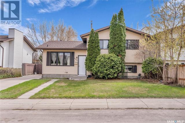 535 Bowman Lane, House detached with 4 bedrooms, 2 bathrooms and null parking in Saskatoon SK | Image 1